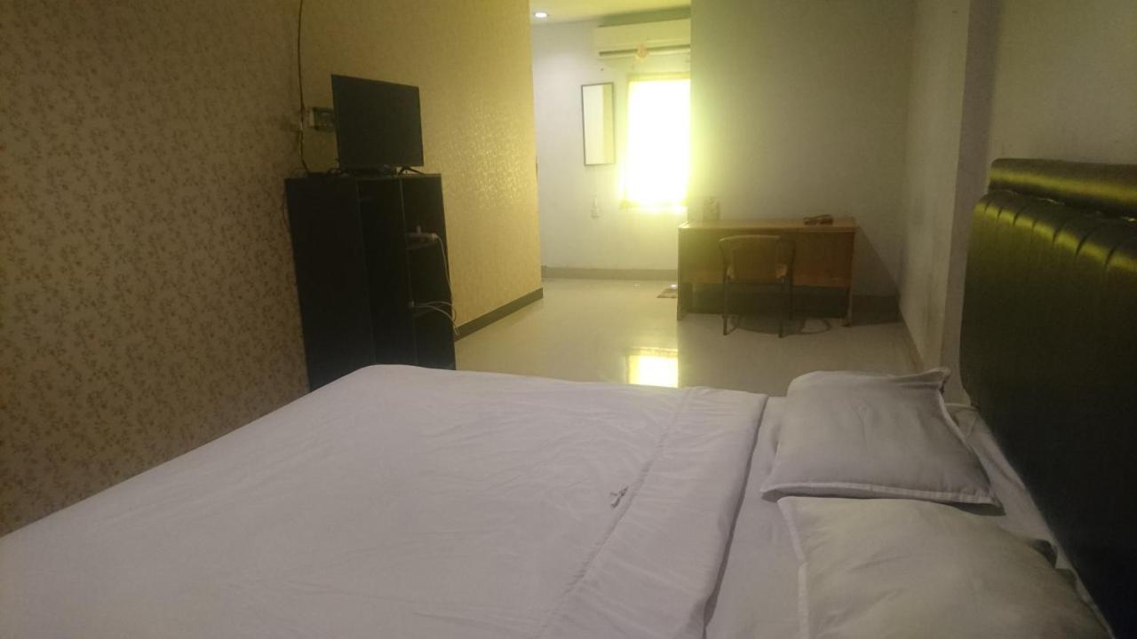 Sz Nine One Hotel Медан Екстериор снимка